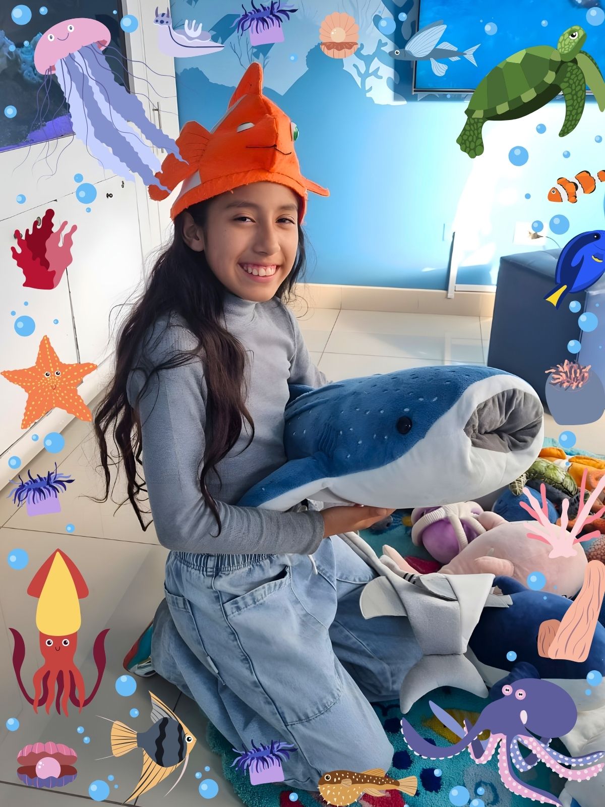 Niña sonriendo con peluche marino en clínica dental infantil Sea Smile Kids Lima Perú